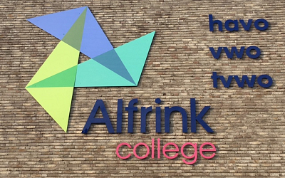 Alfrink logo nu ook op het gebouw